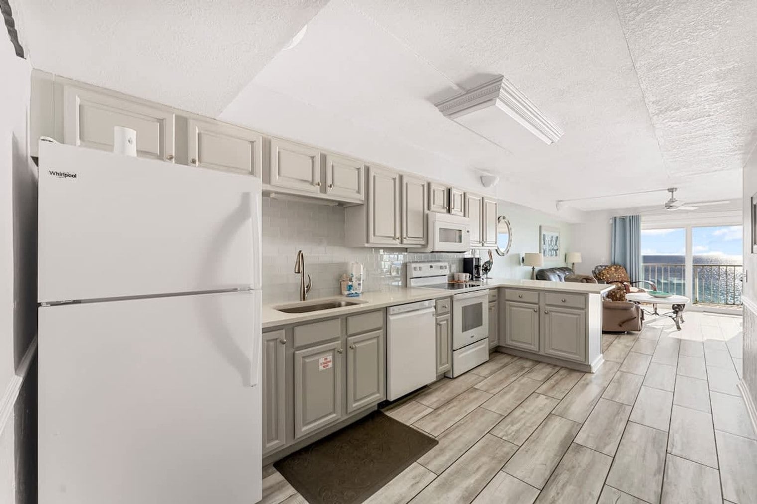 Building Photo - 8743 Thomas Dr