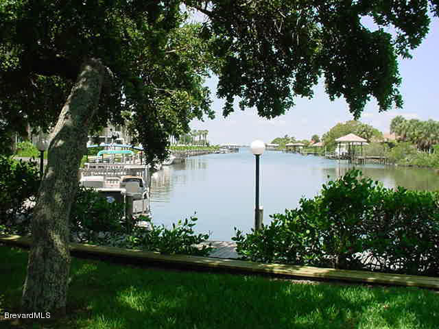 Building Photo - 300 Columbia Dr