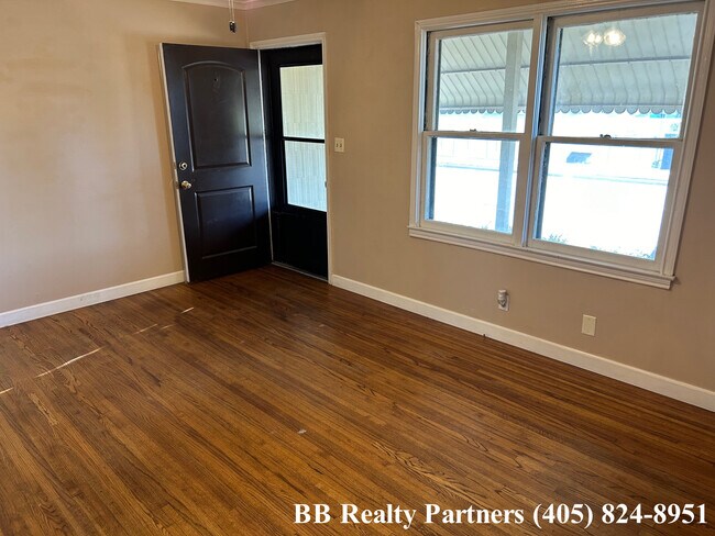 Building Photo - 431 S Pittsburg Ave