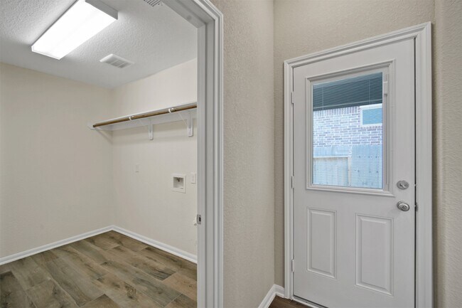Building Photo - 187 Buckeye Dr