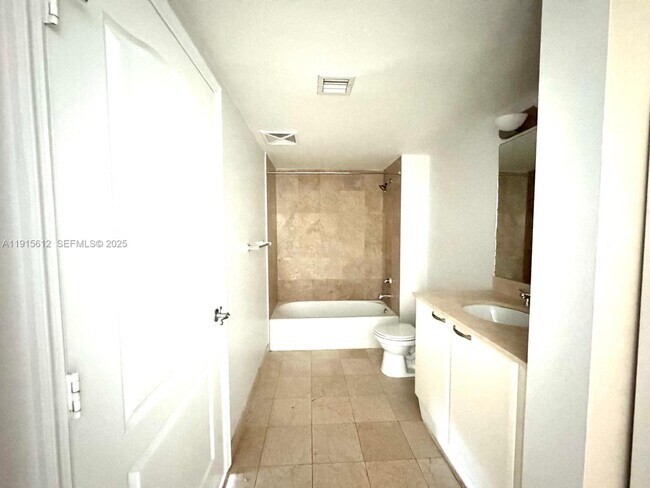 Building Photo - 2101 Brickell Ave