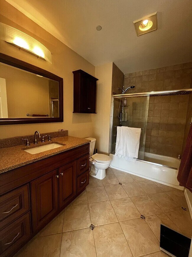 Primary Full Bath - 1125 E Olive St