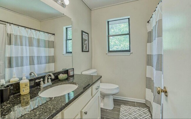 Building Photo - 3921 Overbrook Dr