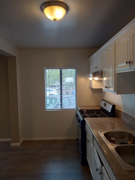 Building Photo - 11619 Archwood St