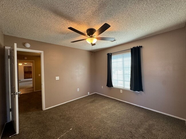Building Photo - Northwest Bakersfield Home