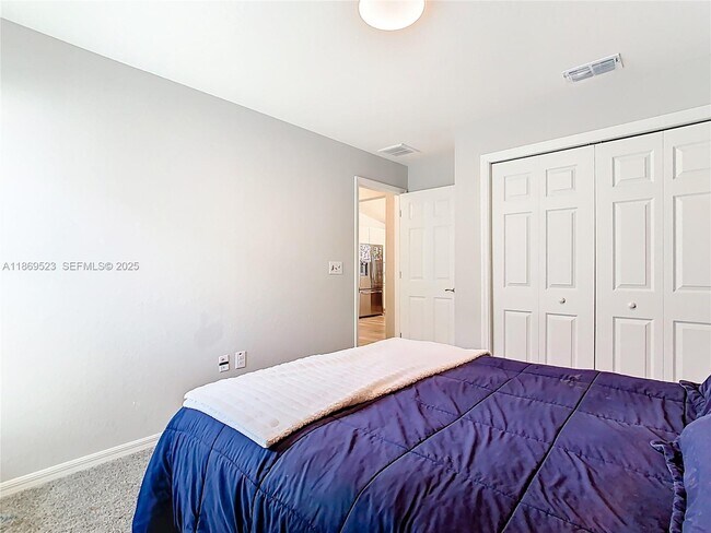 Building Photo - 1060 Cascade Dr