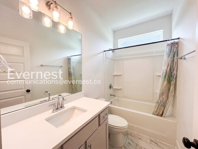 Building Photo - 3 Bed/2 Bath Home with Garage / Pet-Friendly / Available Now!