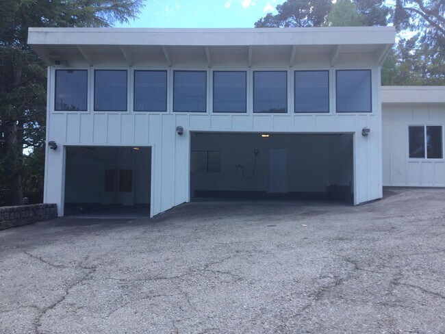Building Photo - 55 Del Monte Dr