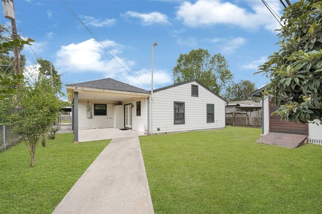 Building Photo - 710 Woodhue St