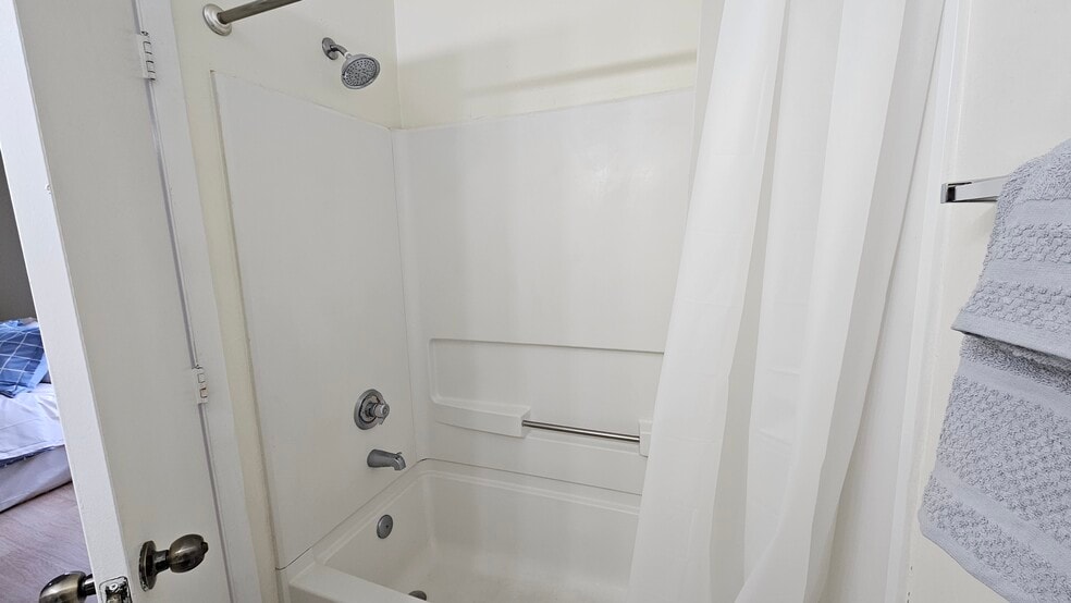 Building Photo - 4215 SW 22nd Ln