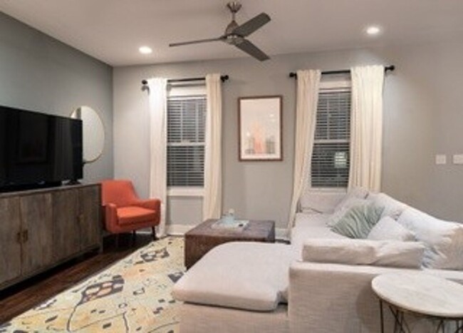 Building Photo - 3 Bed, 3 Bath East Nashville Beauty!