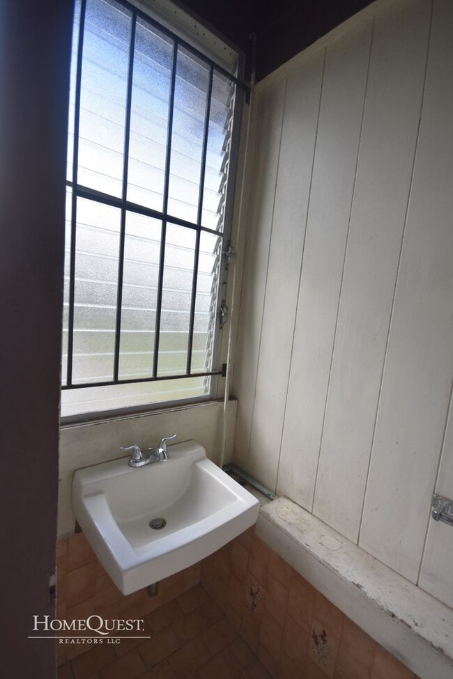 Building Photo - Kaneohe Charm -- 3 bed 1.5 bath SFH -- $3500/mo