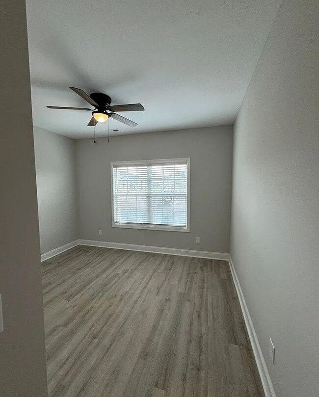 Building Photo - 308 Hillview Mls Blvd