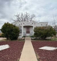 Building Photo - Beautiful Santa Fe Style home!