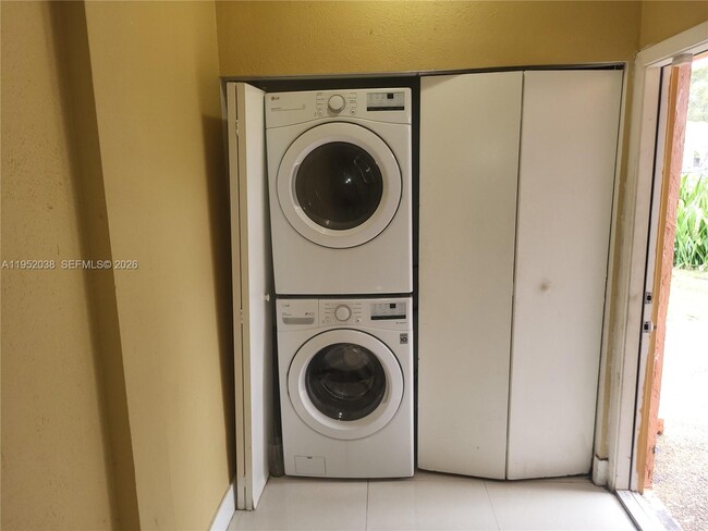 Building Photo - 2221 NW 55th Terrace