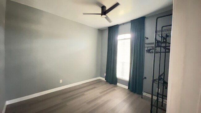 Building Photo - 3-bedroom 2-bathroom house!  HOUSING ACCEPTED! MANY ITEMS INCLUDED!