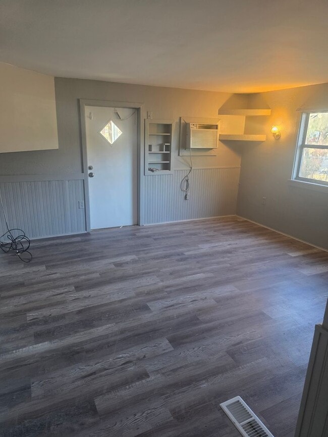 Building Photo - Updated 3 bedroom 2 bath Home for rent