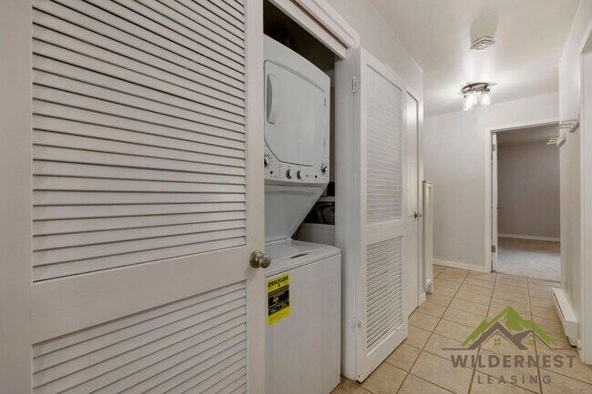 Building Photo - Steps to the Runs, Mountain Views, Spacious Ski Run 1 Bedroom Condo