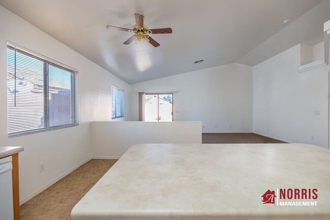 Building Photo - Great Home Located minutes from Freeway