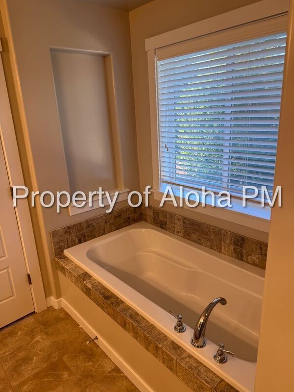 Building Photo - 817 E Ionia Dr