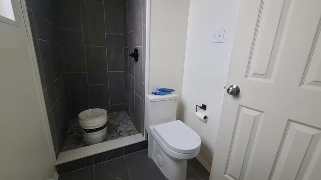 Building Photo - 242 Bowers St