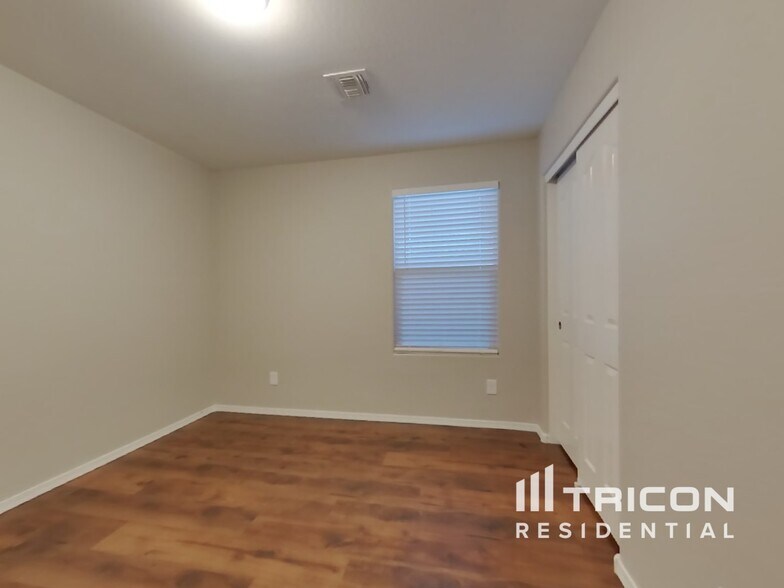 Building Photo - 11940 W El Cortez Pl