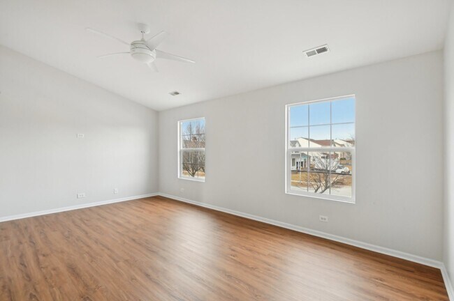 Building Photo - 2333 Summerlin Dr