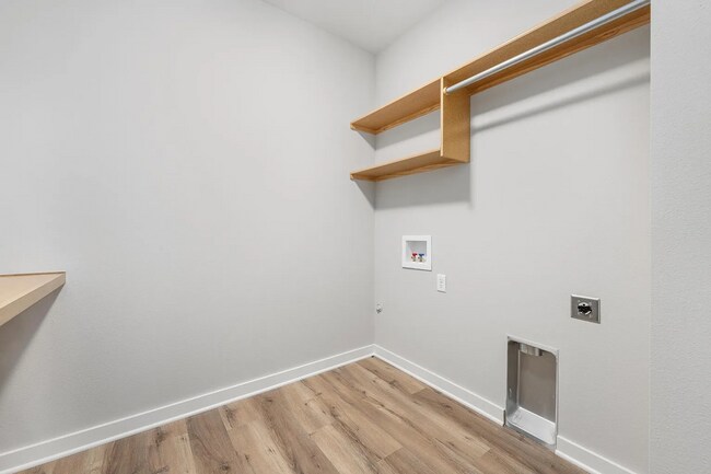 Building Photo - 2123 E Elk Rdg Ave