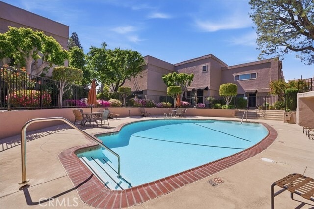 Building Photo - 523 Fairview Ave