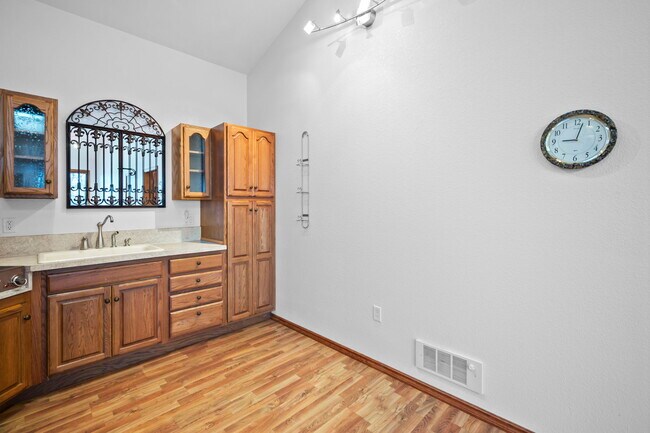 Building Photo - 1020 Walsen Rd