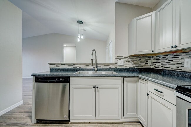Building Photo - 10425 Aberdeen Dr