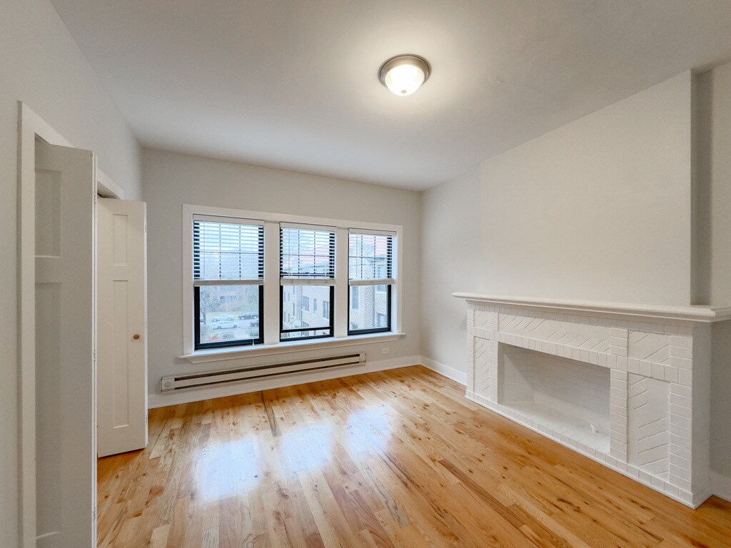 Building Photo - 1322 Oak Ave