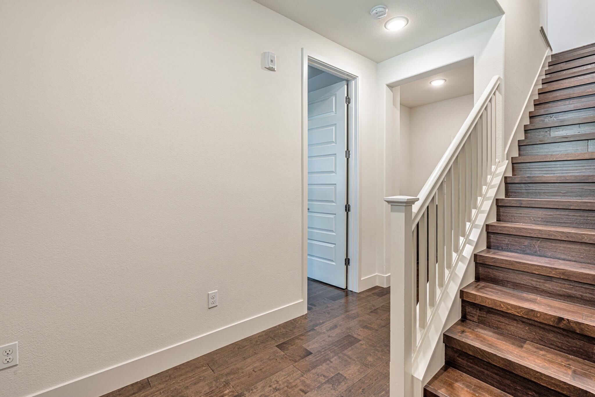 Building Photo - 457 Diller St