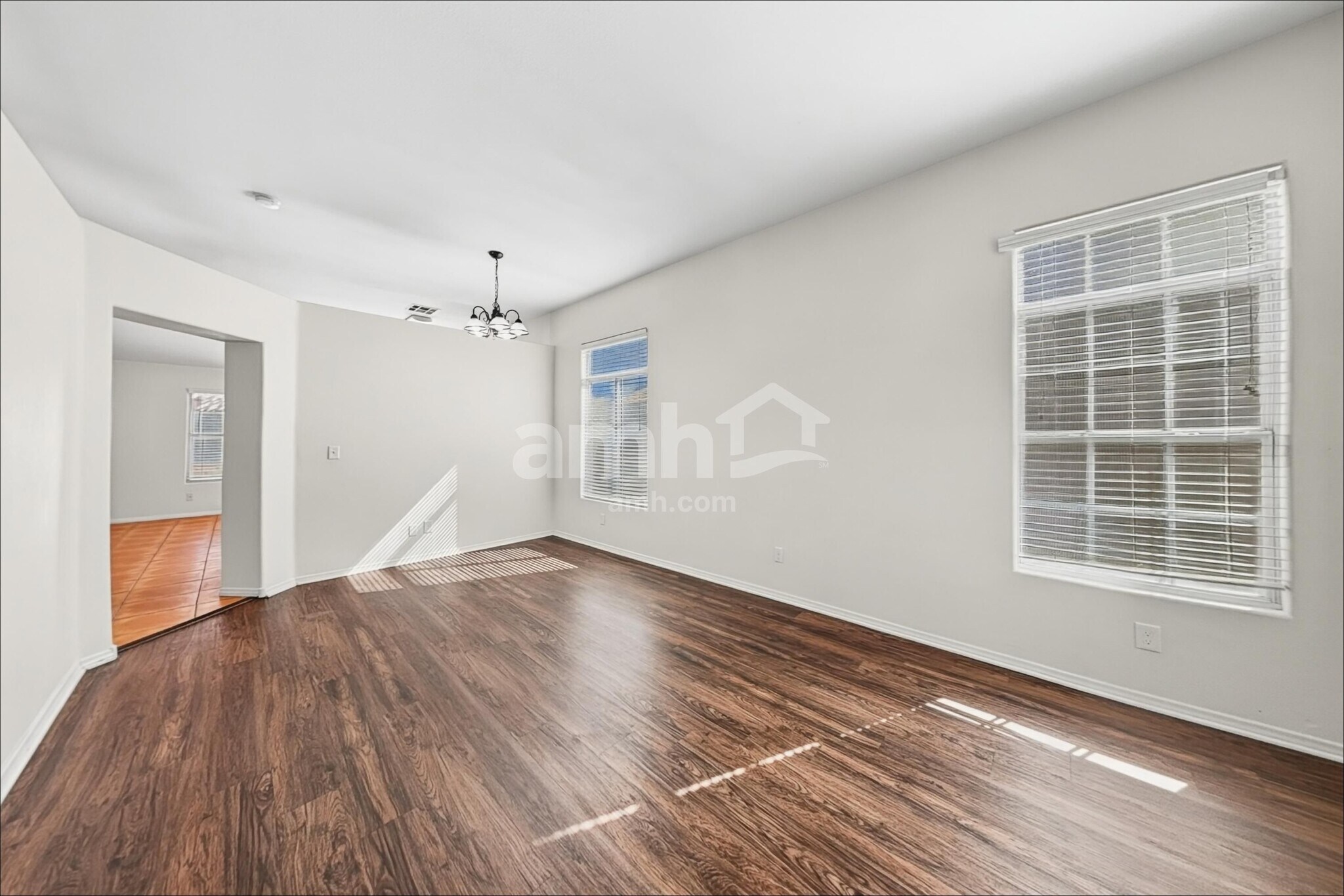 Building Photo - 222 Mariposa Way