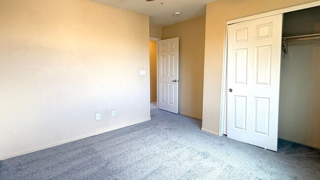 Building Photo - 1013 Shades End Ave