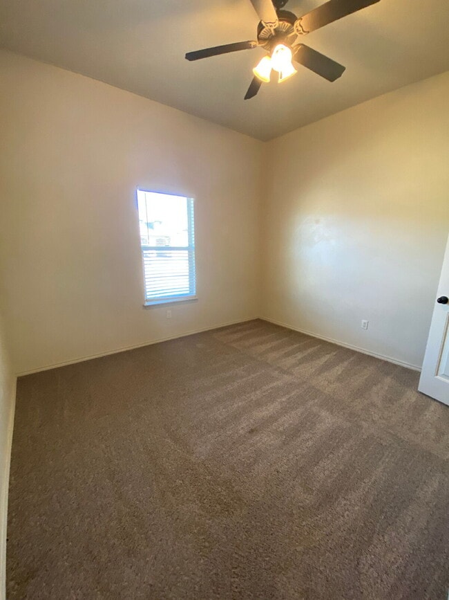 Building Photo - Cute 3/2/2 townhome in the Lubbock-Cooper District