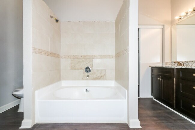 Building Photo - 24102 Scrivener Ln