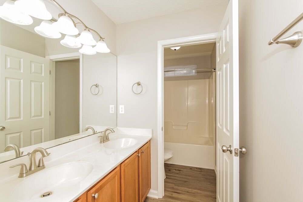 Building Photo - 11704 Village Pond Dr