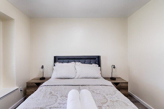 Building Photo - 14229 Shenandoah St