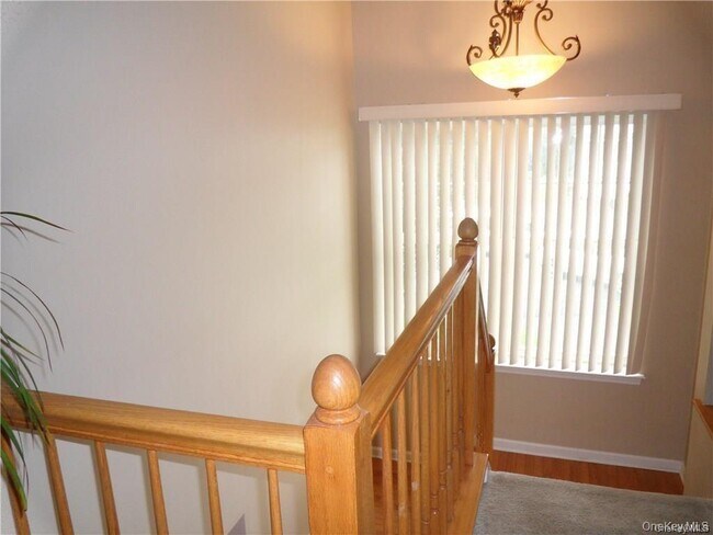 Building Photo - 6 Blackmoor Ct