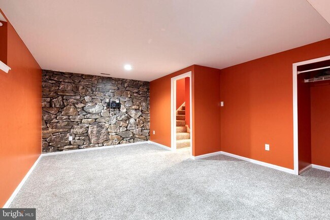 Building Photo - 684 Lions Gate Ln