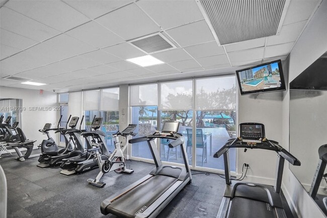 Building Photo - 3140 S Ocean Dr