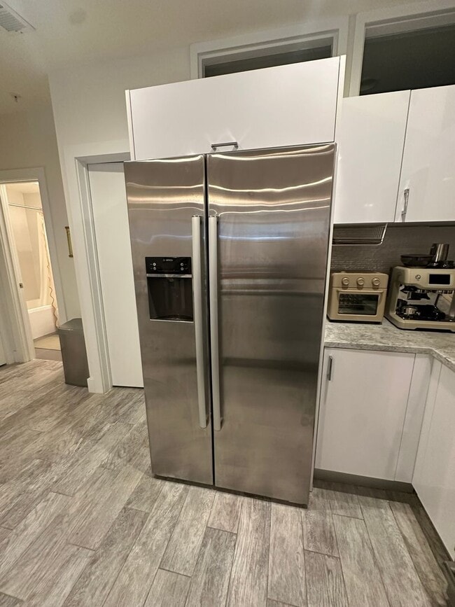 Building Photo - 1 Bedroom, 2 Bath Condo