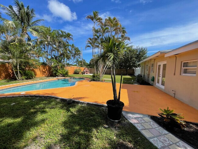 Building Photo - 1809 NW 13th Ct