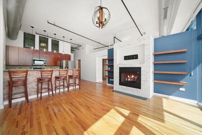 Building Photo - 1224 W Van Buren St