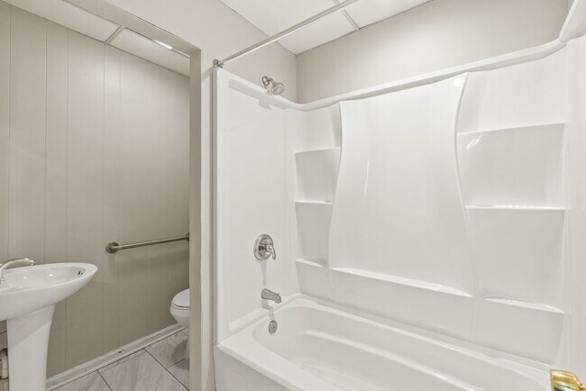 Building Photo - Move in ready in Gastonia’s Rapidly Growing FUSE District