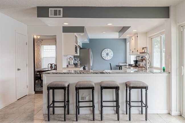 Building Photo - 12123 Monticeto Ln