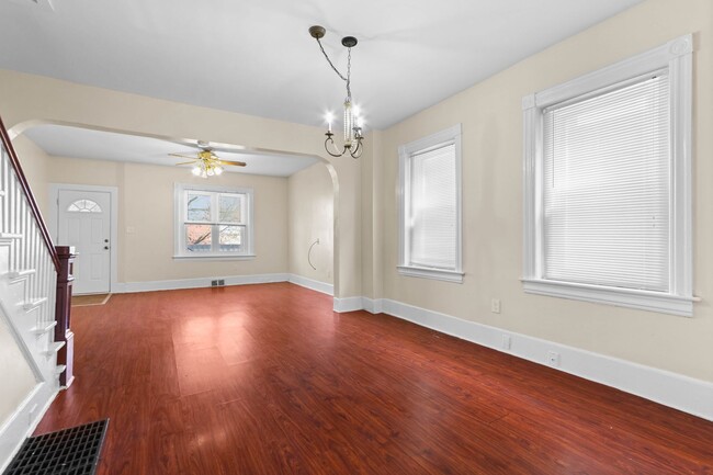 Building Photo - 1348 E 6th St