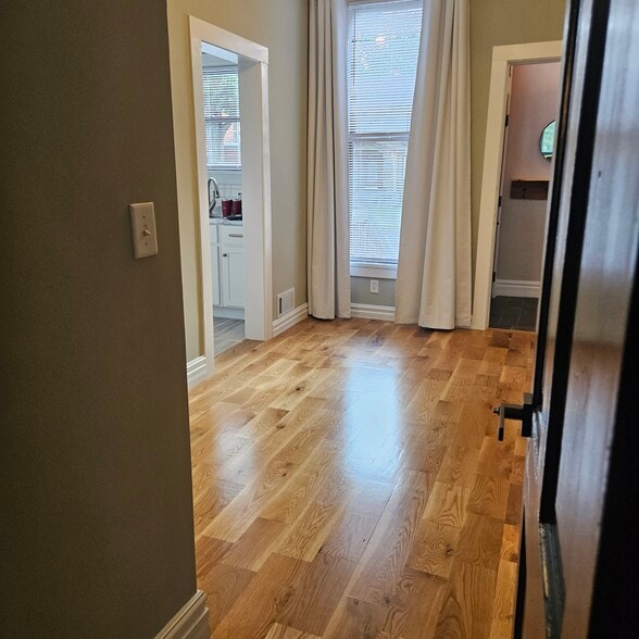 Living room - 811 Tyler St