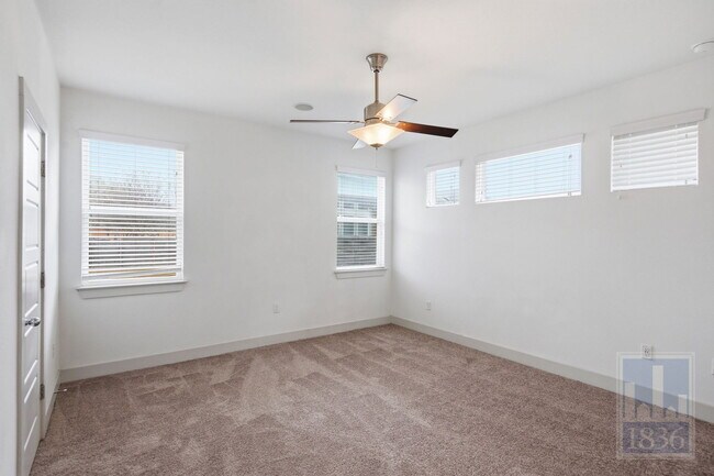 Building Photo - 5901 Rubicon Run